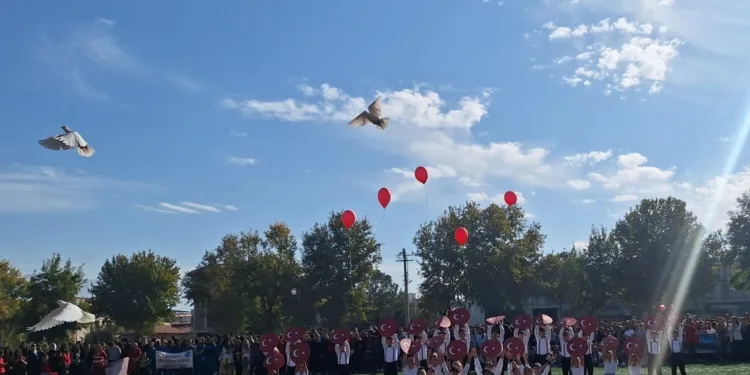 Güvercinler cumhuriyet için havalandı