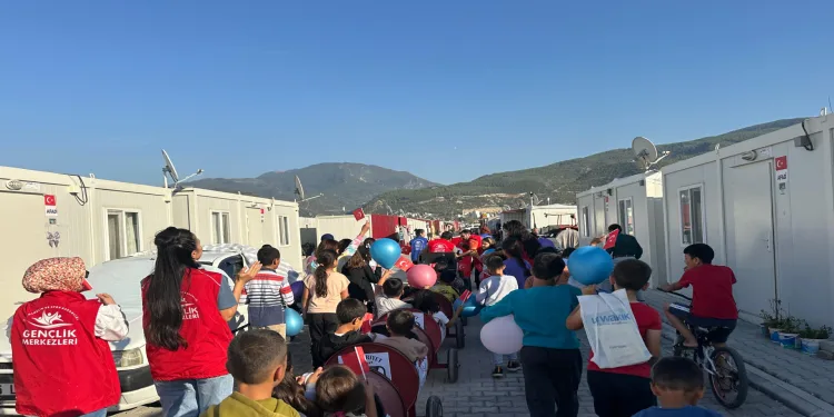 ‘Cumhuriyet Treni’ ile konteyner kentte tur attı