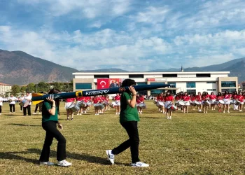 Cumhuriyet kutlamalarına ikincilik aldıkları roketle katıldı