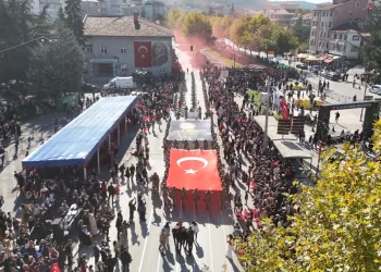 Komandolardan anlamlı TUSAŞ pankartı