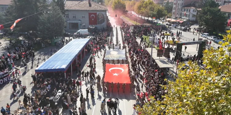 Komandolardan anlamlı TUSAŞ pankartı