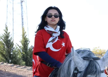 Ata binerek kutladılar