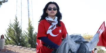 Ata binerek kutladılar