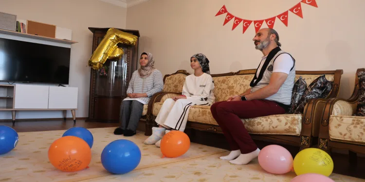 Lösemi hastalığını yendiği gün, 3 bayramı bir anda kutladı