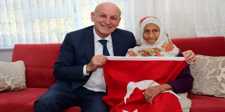 Cumhuriyet’in tarihine tanıklık eden çınarlara hediye