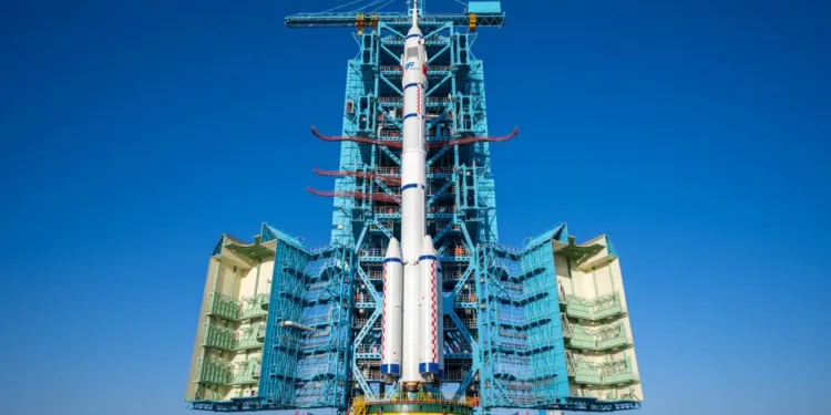 Çin’in 14. mürettebatlı uzay görevi “Shenzhou-19” resmen başladı
