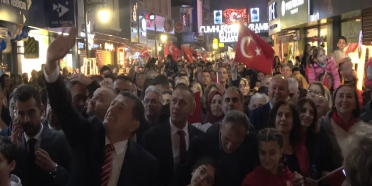 Halk bandosu ilk gösterisini Fener Alayı’nda sergiledi