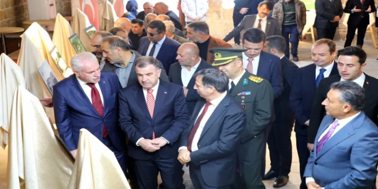 Tarihi Taşhan’da ‘Cumhuriyet’ konulu resim sergisi açıldı