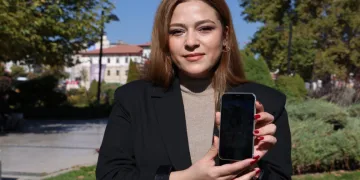 Karga sevip video paylaştı, karakolluk oldu