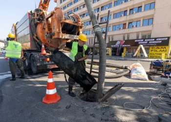 Büyük Kanal’da temizlik harekâtı