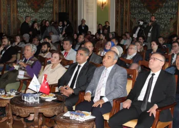 Sempozyuma katıldı