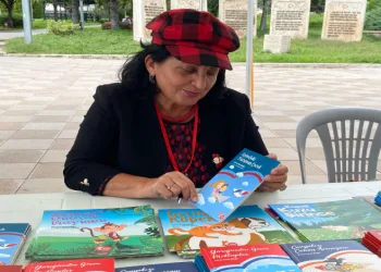 Entübe oldu, çocuk kitapları için yayınevi kurdu