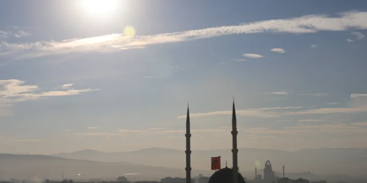 Elazığ’da sisli sabah