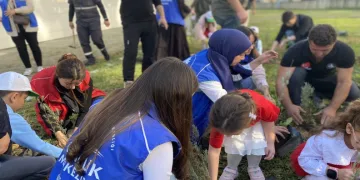 Fidanları toprakla buluşturdular