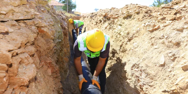 100 metrelik yeni kanalizasyon hattı