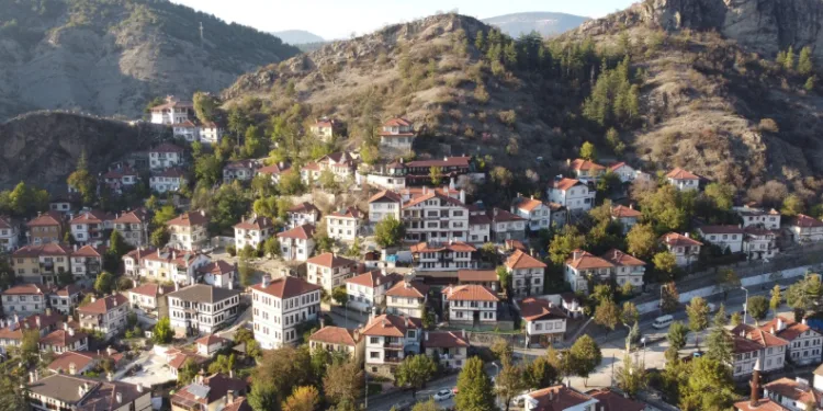 Osmanlı kasabasında sonbahar güzelliği