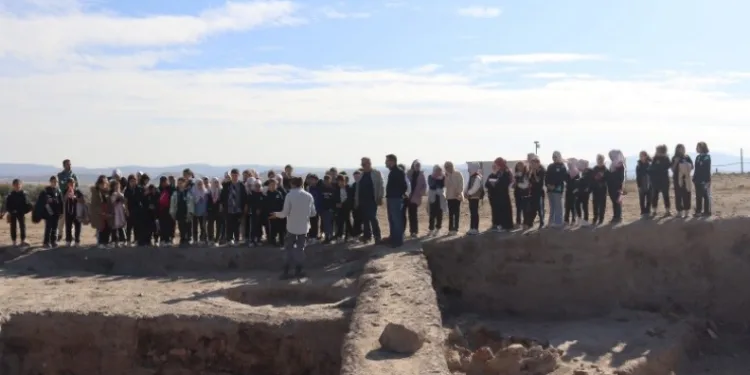 Ortaokul öğrencileri Tavşanlı Höyüğü’nde