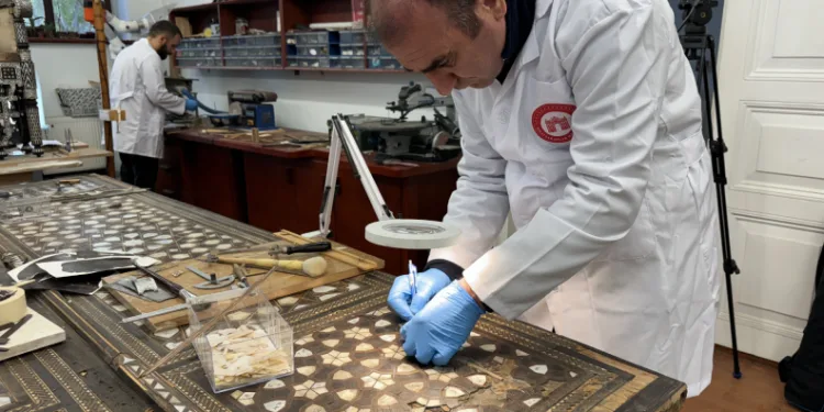 Topkapı ve Dolmabahçe Sarayı’ndaki eserler restore ediliyor