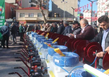 Kokarcayla mücadele için ilaçlama makinesi dağıtıldı