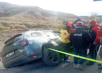 Araç yoldan çıktı: 3 yaralı