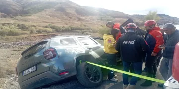 Araç yoldan çıktı: 3 yaralı
