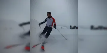 Adrenalin tutkunlarından mevsimin ilk kayağı
