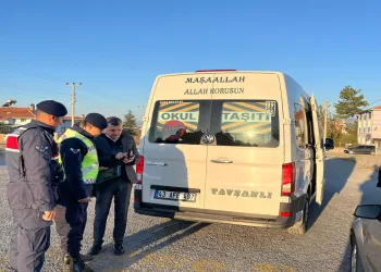 Jandarma Trafik Timleri, okul servis araçlarını denetledi