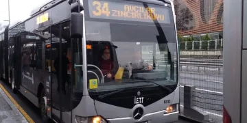 Avcılar’da metrobüste yangın paniği