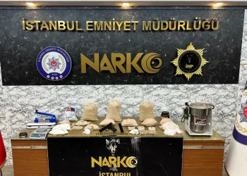 Uyuşturucuyu otomobil lastiğine ve aracın bagaj kısmına zulalamışlar