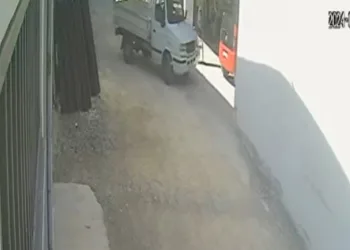 Cuma Namazını fırsat bilip 7 milyon TL vurgun yaptılar