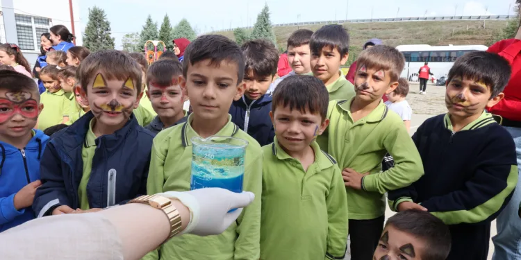 İlkokul öğrencileri bilim etkinliği yaptı