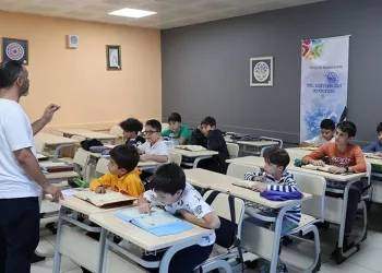 Depremzede anne, iyilik için sürüyor