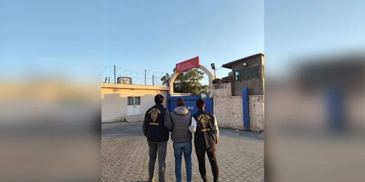 Manavgat’ta kamyonet ile otomobil çarpıştı: 2 yaralı