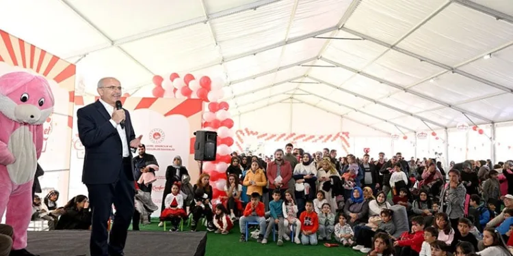 Er, Çocukların neşesine ortak oldu