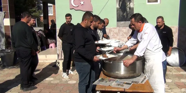 Kumbaba köyünde kurbanlar kesildi, şükür duaları yapıldı