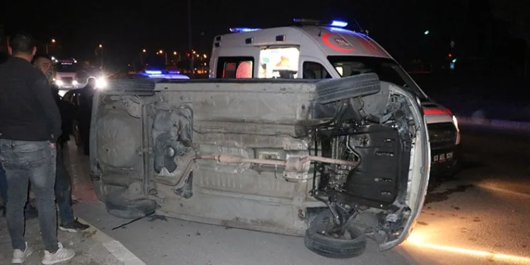 Manavgat’ta kamyonet ile otomobil çarpıştı: 2 yaralı