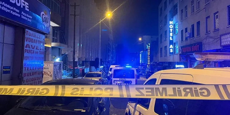 Ankara’da eğlence merkezinde bir kişi görüştüğü kadını öldürdükten sonra kendini vurdu