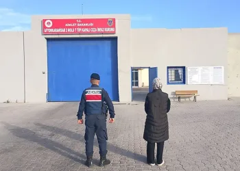Öğrenciler ile terör örgütü mensuplarını buluşturan dernek yöneticisi yakalandı