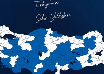 Kukla ile dersleri işliyor