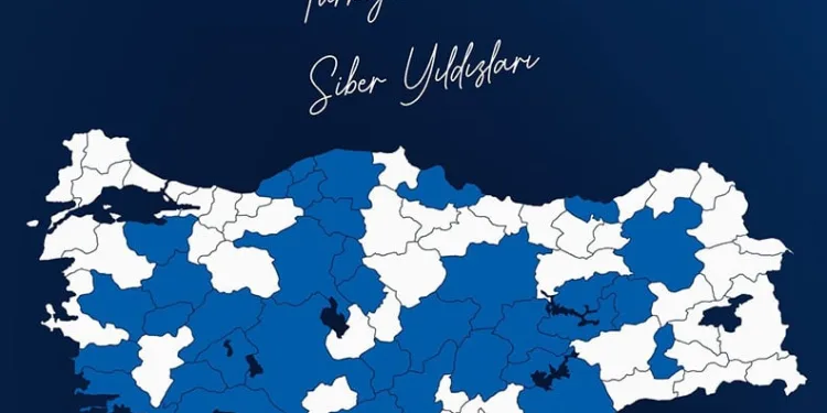 Kukla ile dersleri işliyor