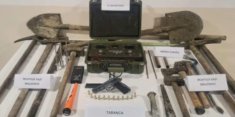Sinop’ta kaçak kazı yapan şahıslara suçüstü: 3 gözaltı