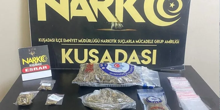 Tır refüje düştü, patatesler yola saçıldı: 1 yaralı