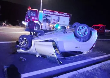 Parkta bıçaklı kavga, yaralanan iki kişi hastaneye kaldırıldı