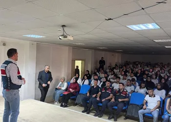 Jandarmadan öğrencilere siber farkındalık ve bilinçlendirme eğitimi