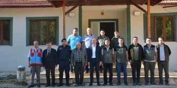 Adana’da zirveye kar yağdı, elma hasadı erken yapıldı