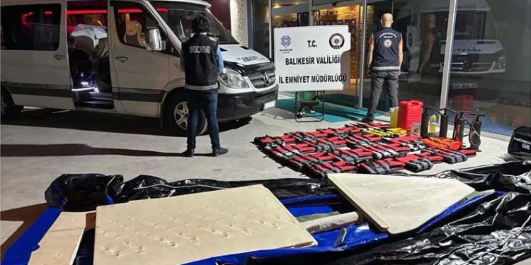 Eyüpsultan’da yolda para bulan 3 kız öğrenciden örnek davranış
