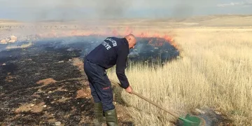 Parkta bıçaklı kavga, yaralanan iki kişi hastaneye kaldırıldı