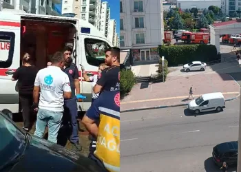 Trafikte tehlike saçan görüntü: Yolun yarısını kaplayarak malzeme taşıdı