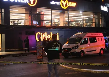 Ankara’da eğlence merkezinde bir kişi görüştüğü kadını öldürdükten sonra kendini vurdu