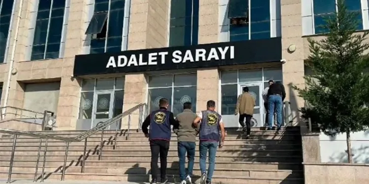 Van’da farklı suçlardan 25 kişi tutuklandı